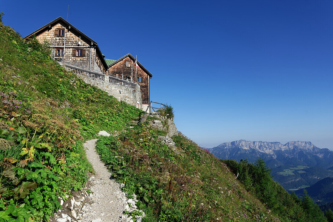 Weg zum Purtscheller Haus an der Grenze Deutschland zu Österreich, Berchtesgadener Alpen.