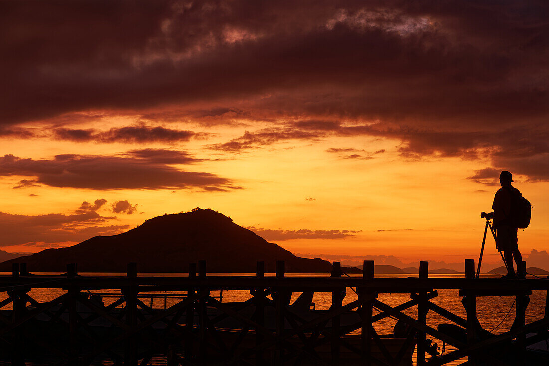 Sonnenuntergang auf Kanawa, Komodo Nationalpark, Indonesien.