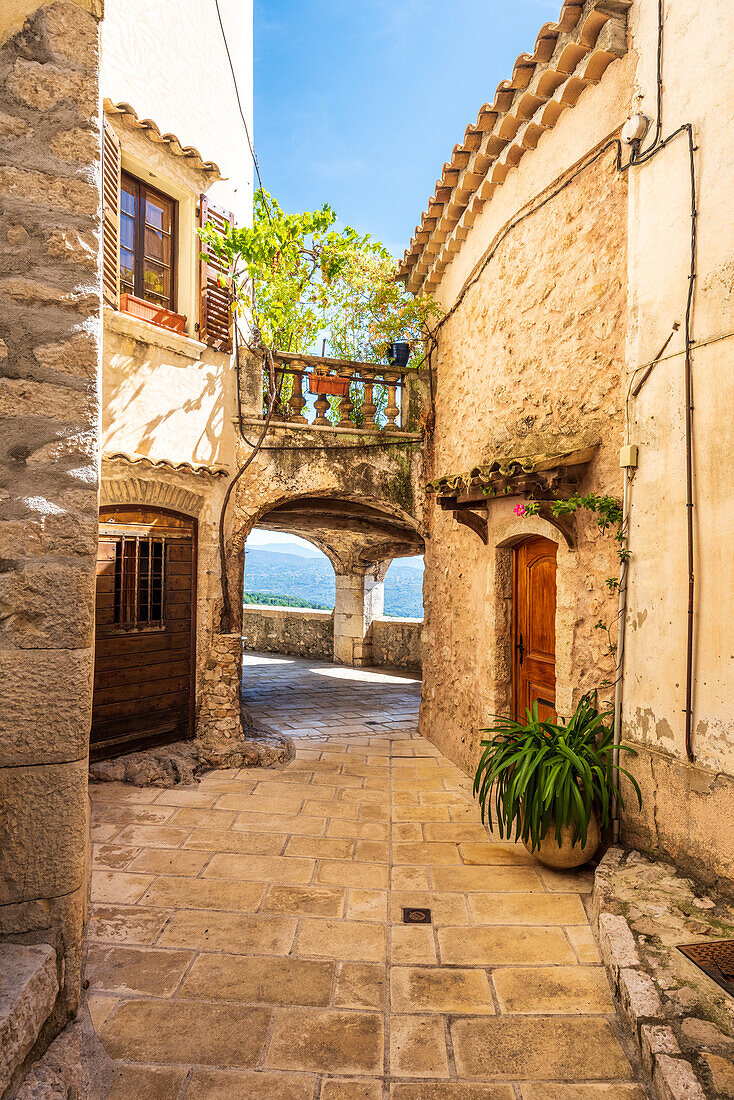 Alley in the hilltop village of Saint-Jeannet in Provence, France