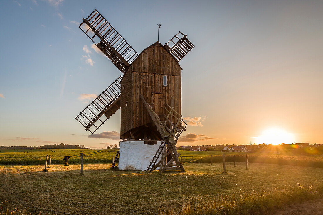 Alte Windmühle in Melsted auf Bornholm, Dänemark