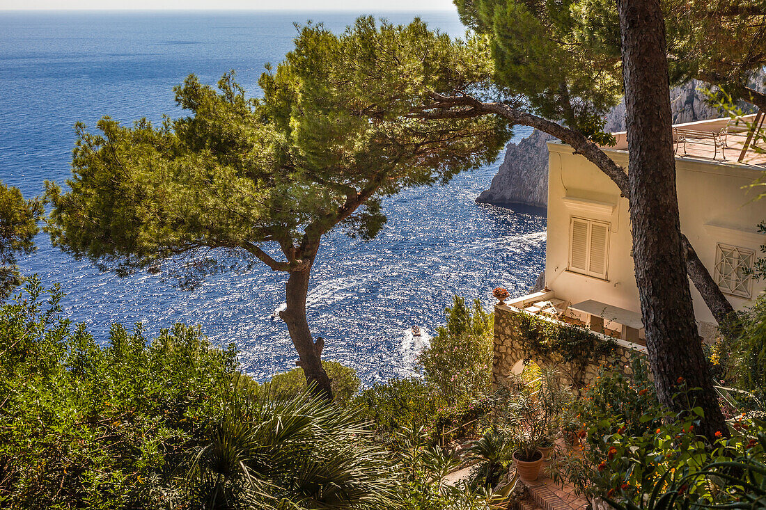 Klassische Villa mit Meerblick im Ort Capri, Capri, Golf von Neapel, Kampanien, Italien