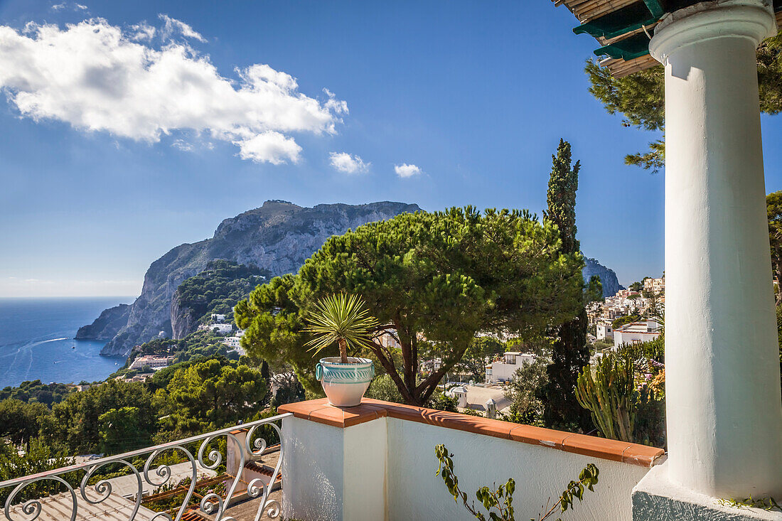 Klassische Villa mit Meerblick im Ort Capri, Capri, Golf von Neapel, Kampanien, Italien