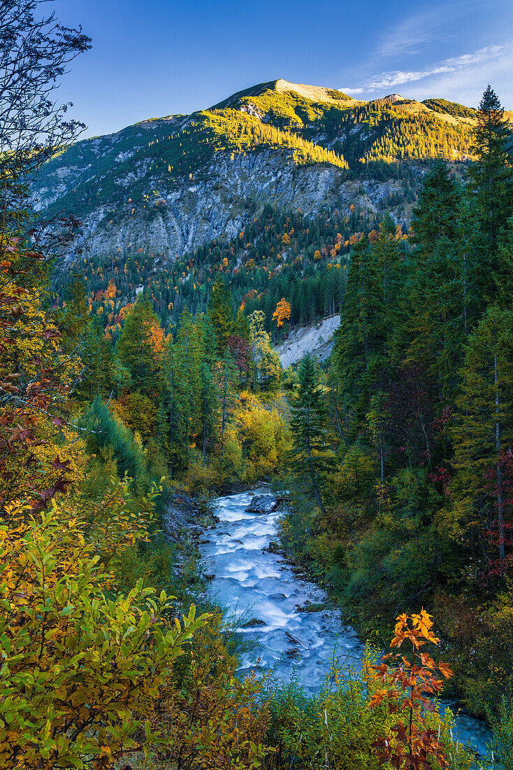 Der Rißbach im Herbst, Hinterriß, Karwendel, Tirol, Österreich