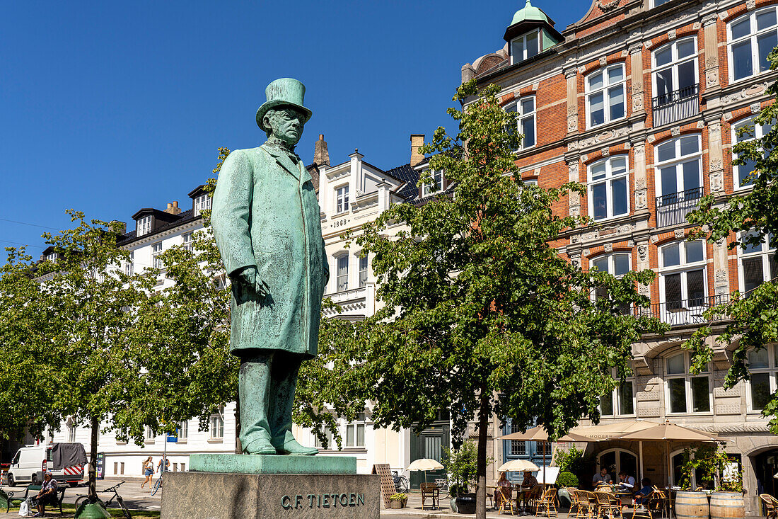 Statue von Carl Frederik Tietgen, dänischer Bankier und Industrieller in Kopenhagen, Dänemark, Europa 