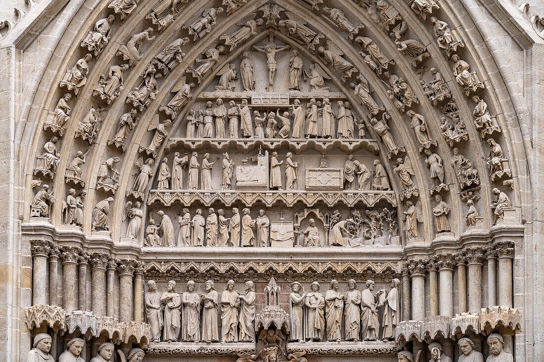 Figuren an der Westfassade der Kathedrale Notre Dame d’Amiens, Amiens, Frankreich