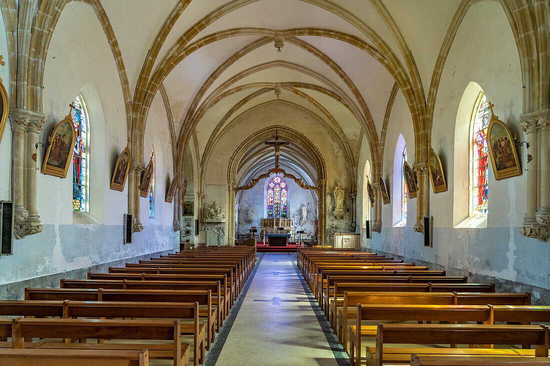 Innenraum der Kirche Saint-Pierre in Gatteville-le-Phare, Normandie, Frankreich