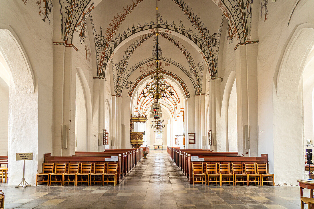 Innenraum der St. Hans Kirke im Hauptort Stege, Insel Mön, Dänemark, Europa 