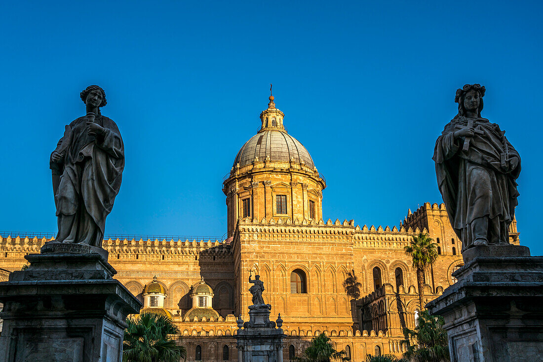 Statues in front of the Cathedral of Maria Santissima Assunta, Palermo, Sicily, Italy, Europe