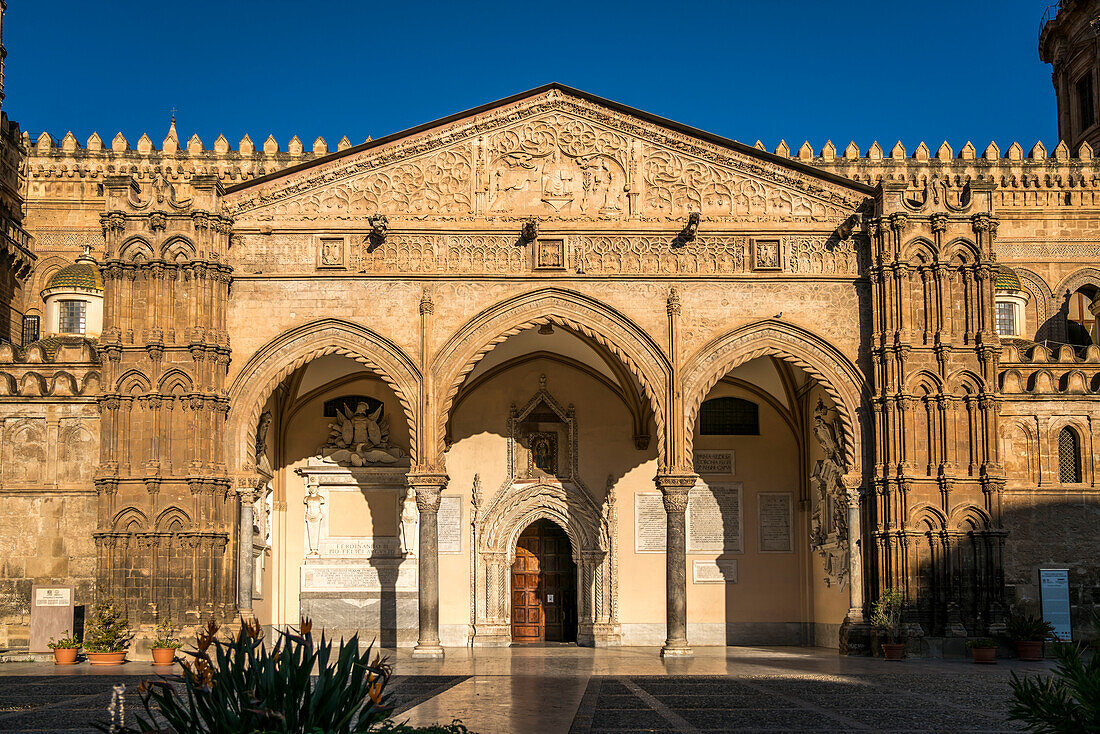 Portico of the Cathedral of Maria Santissima Assunta, Palermo, Sicily, Italy, Europe