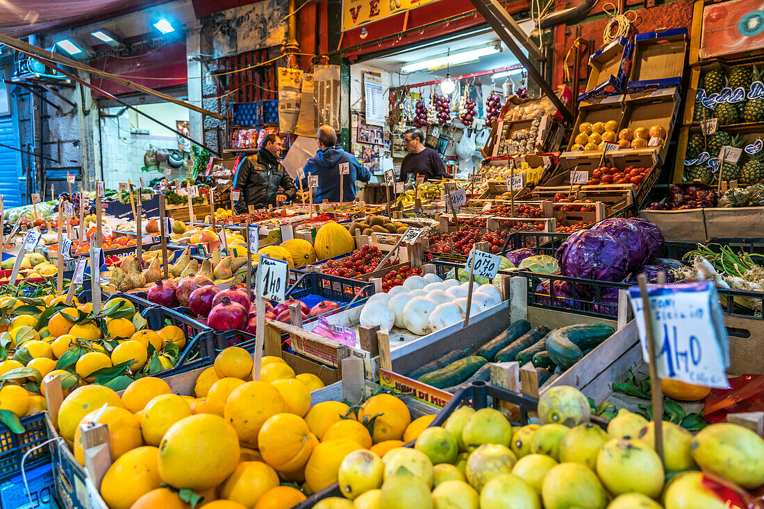 Obst und Gemüsehändler in Palermo, Sizilien, Italien, Europa