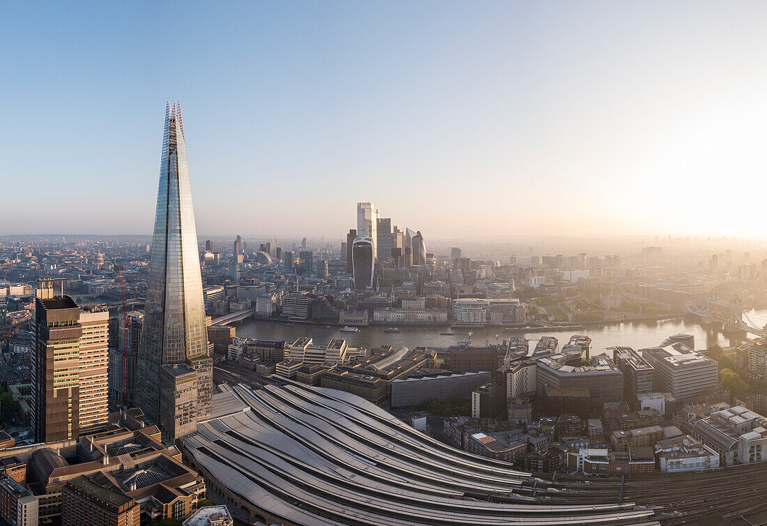 Luftaufnahme von The Shard und City of London, London, England, Vereinigtes Königreich, Europa