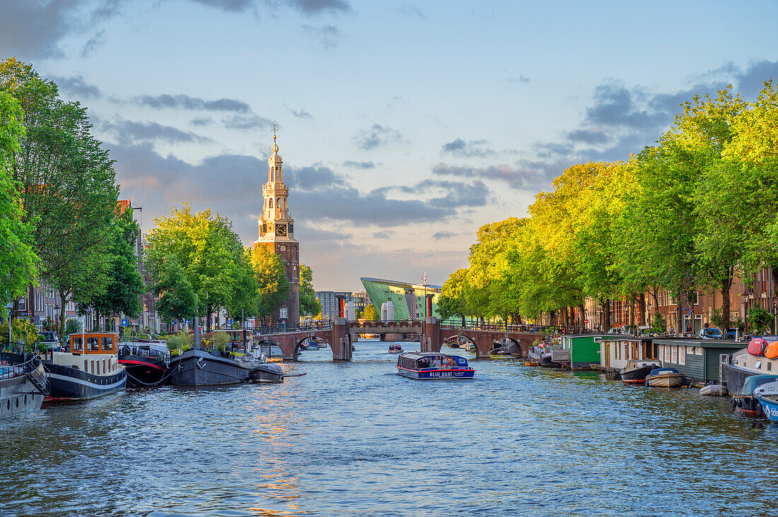 Oude Schans with Montelbaan Tower in the evening, Amsterdam, Benelux, Benelux, North Holland, Noord-Holland, Netherlands