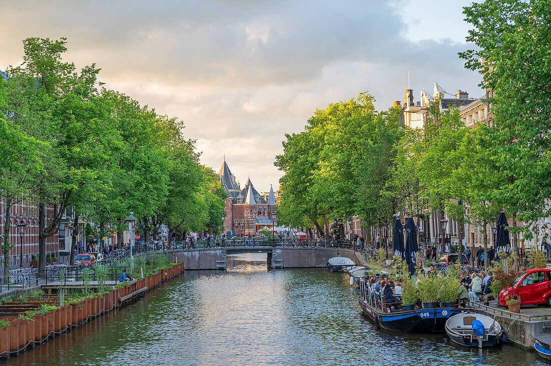 Kloveniersburgwal with a view of the De Waag city scales on the Neumarkt in the evening, Amsterdam, Benelux, Benelux countries, North Holland, Noord-Holland, Netherlands