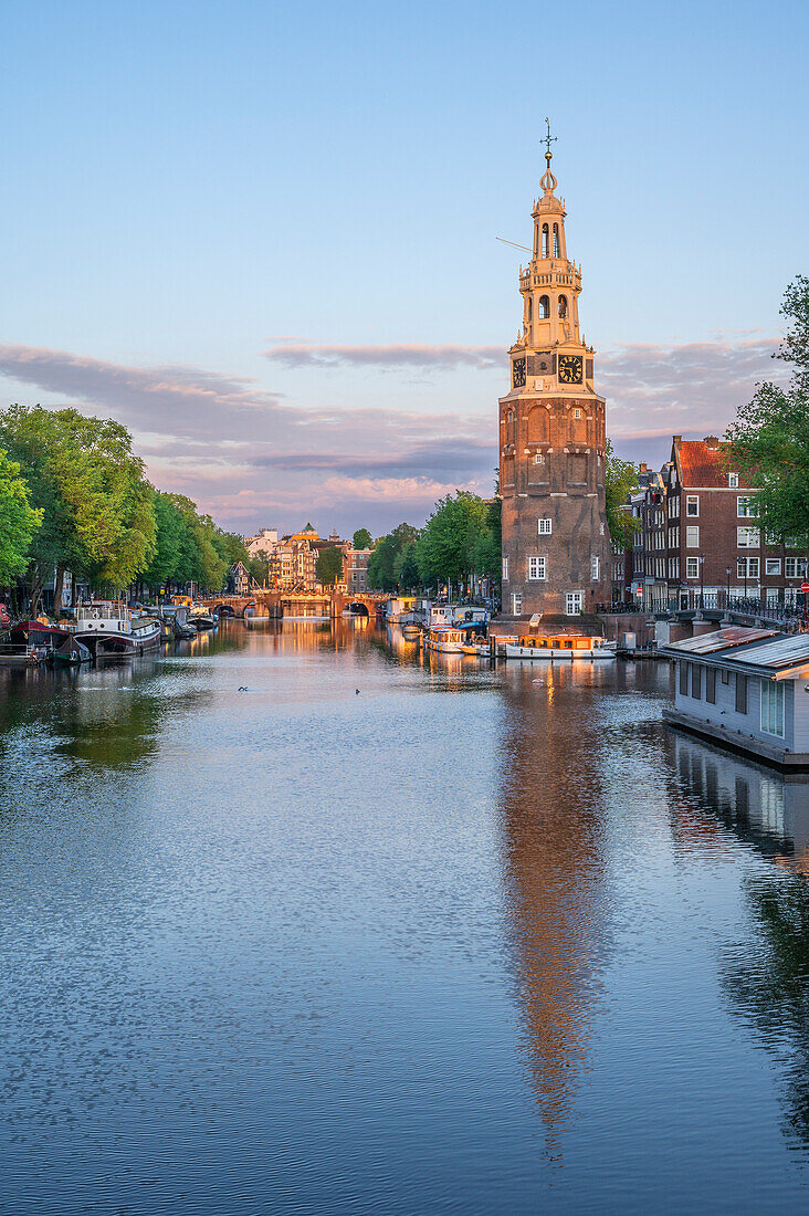 Oude Schans with Montelbaan Tower at dawn, Amsterdam, Benelux, Benelux, North Holland, Noord-Holland, Netherlands