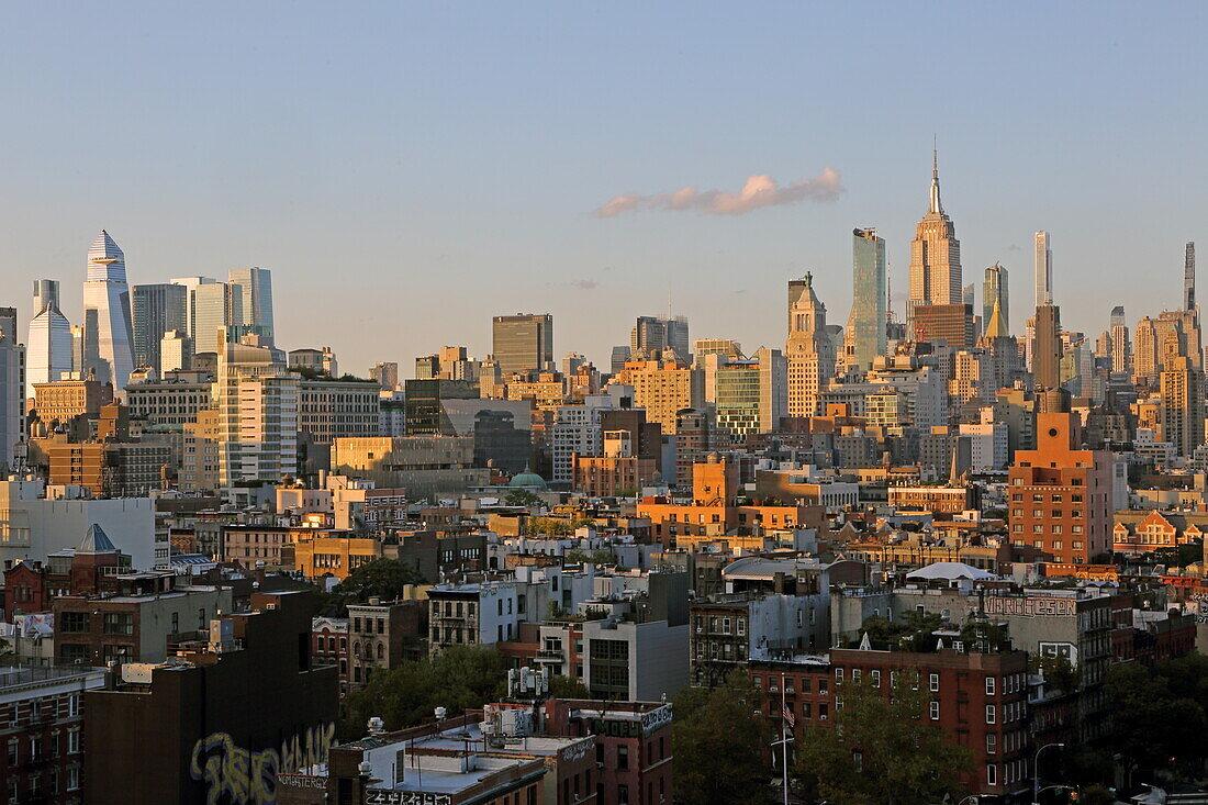 View of the Midtown skyline from the Lower East Side with the Hudson Yards (left) and the Empire State Building, Manhattan, New York, New York, USA