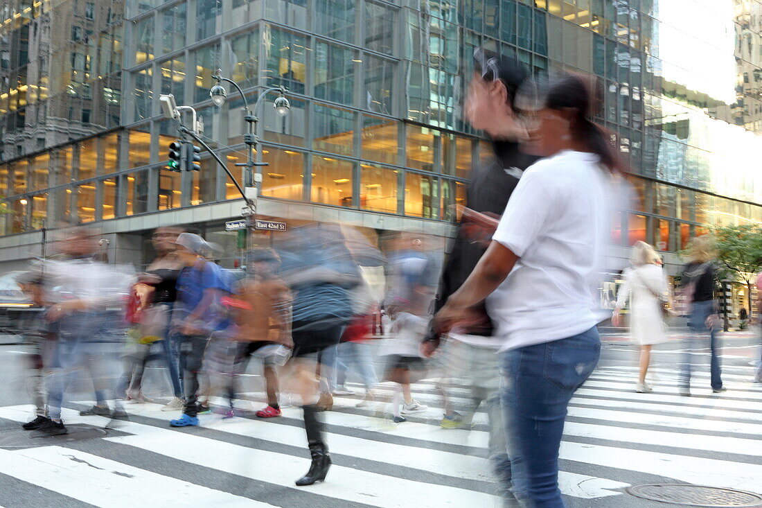Pedestrians cross Madison Avenue at 42nd Street, Midtown Manhattan, New York, New York, USA