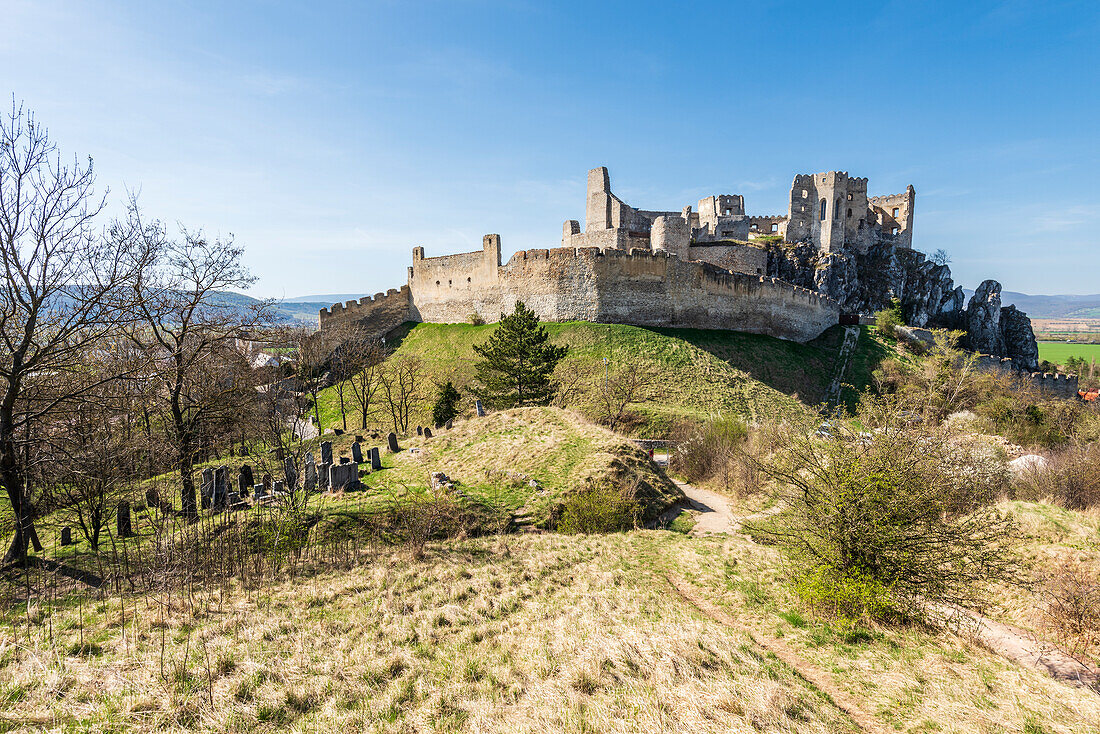 Jüdischer Friedhof vor der Burg Beckov in der Westslowakei, Slowakei