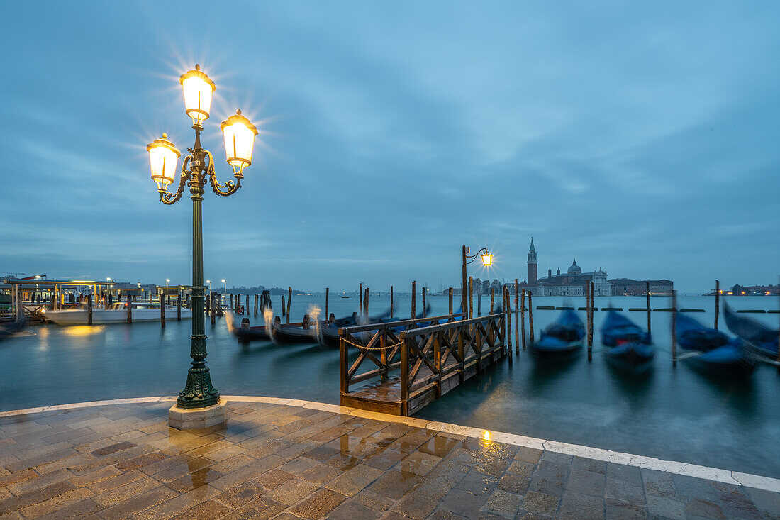 Morning mood on the promenade in front of the Doge's Palace