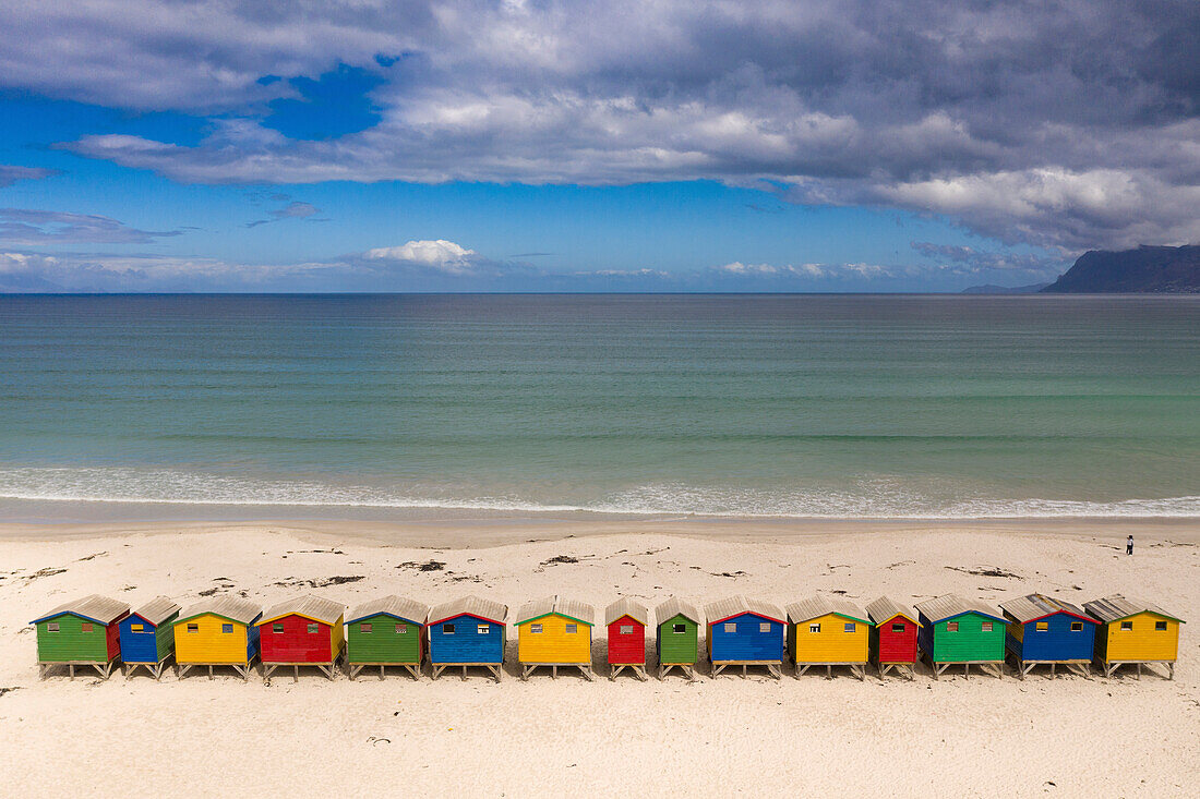 bunte Strandhäuser in Muizenberg, Western Cape, Südafrika