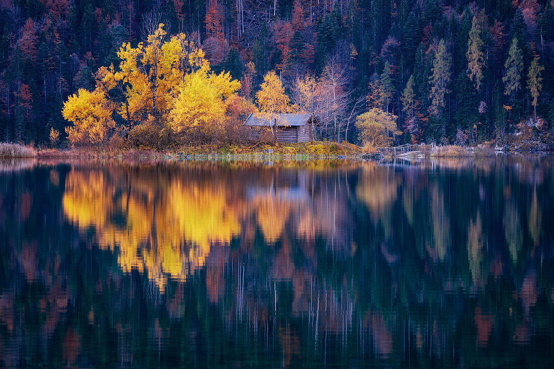 Autumn morning at the Eibsee, Grainau, Bavaria, Germany