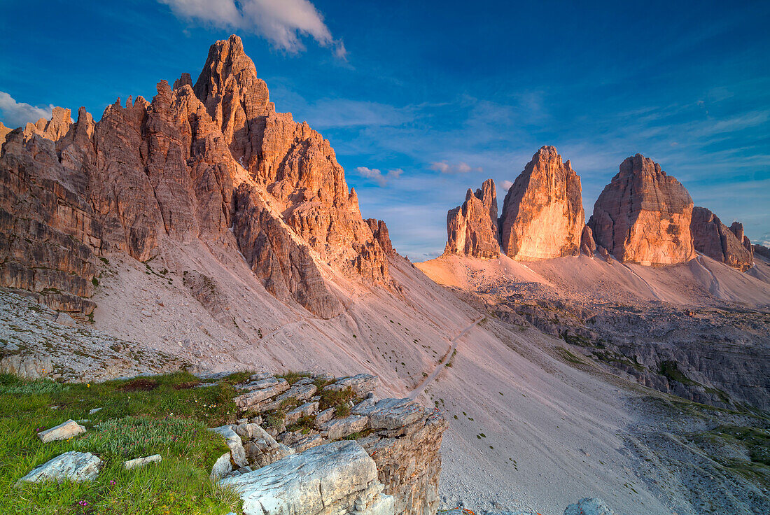 Paternkofel und die berühmten Drei Zinnen in den Dolomiten, Südtirol, Italien