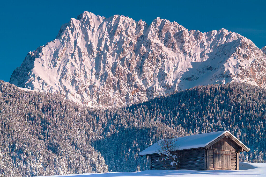 Tiefer Winter im Karwendel mit Blick auf den Wörner, Bayern, Deutschland