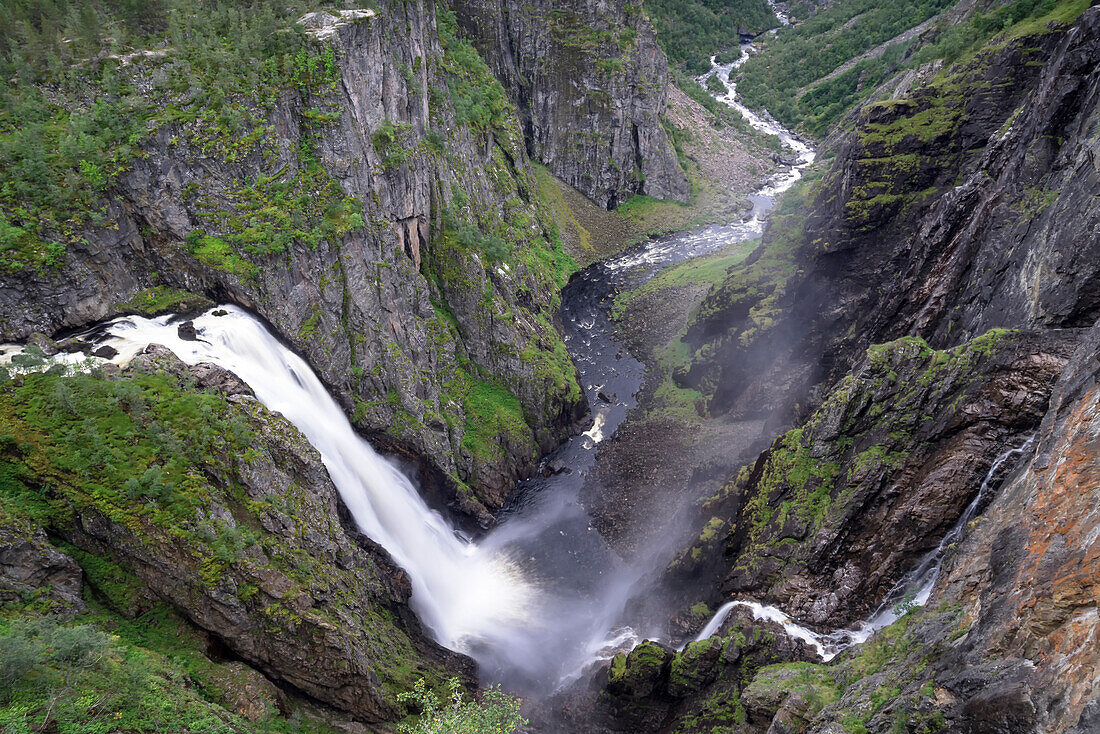 Hoher Wasserfall in Norwegen
