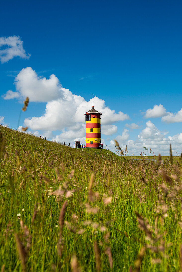 Gelbroter Leuchtturm, Pilsumer Leuchtturm, Pilsum, Krummhörn, Ostfriesland, Niedersachsen, Nordsee, Deutschland