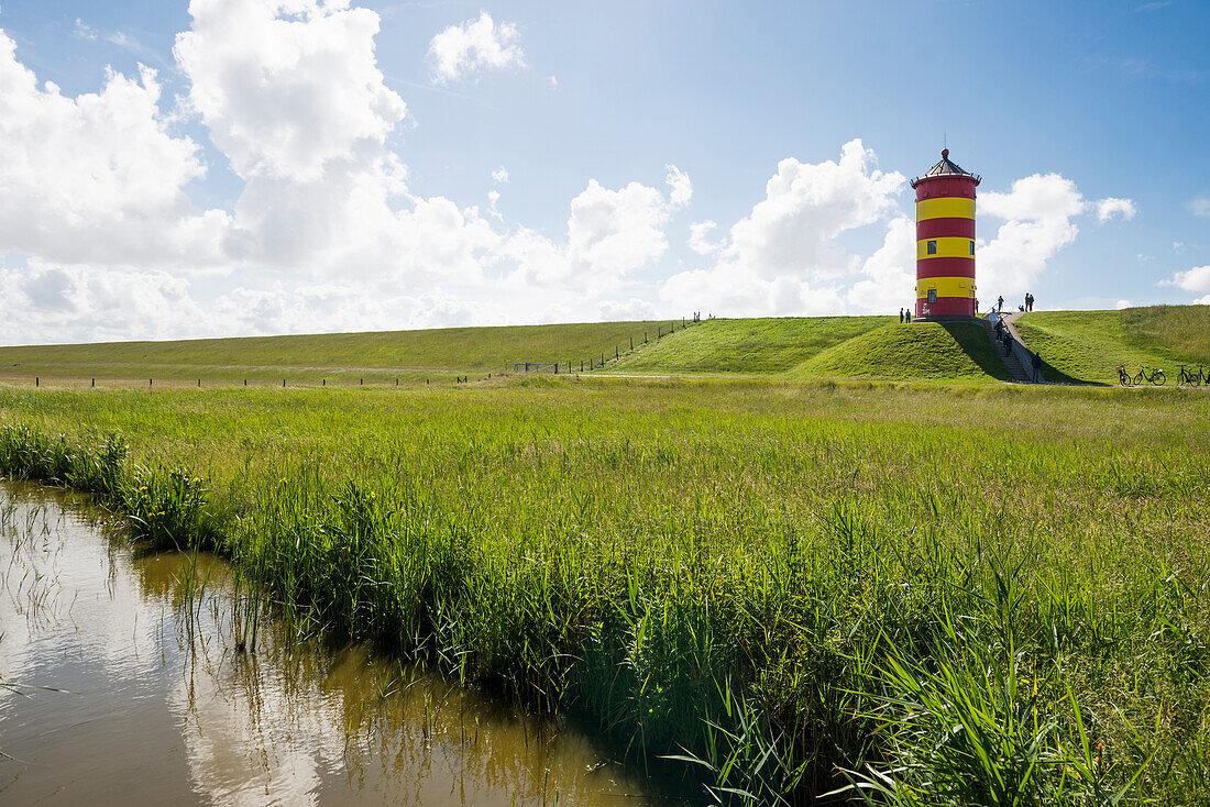 Yellow-red lighthouse, Pilsum lighthouse, Pilsum, Krummhörn, East Frisia, Lower Saxony, North Sea, Germany