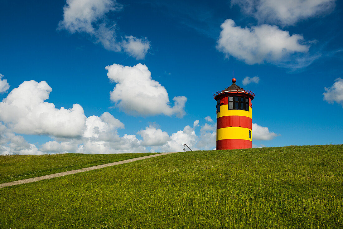 Gelbroter Leuchtturm, Pilsumer Leuchtturm, Pilsum, Krummhörn, Ostfriesland, Niedersachsen, Nordsee, Deutschland