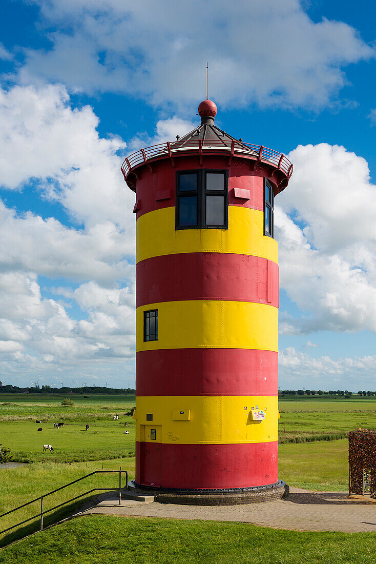 Yellow-red lighthouse, Pilsum lighthouse, Pilsum, Krummhörn, East Frisia, Lower Saxony, North Sea, Germany