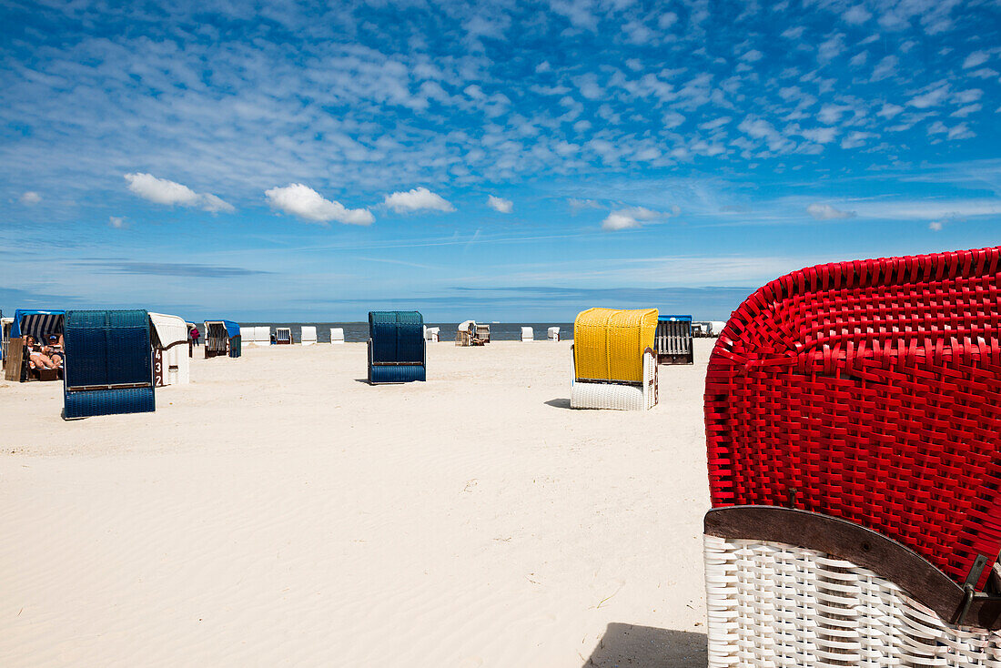 Beach chairs on the sandy beach, Harlesiel, Carolinensiel, East Frisia, Lower Saxony, North Sea, Germany