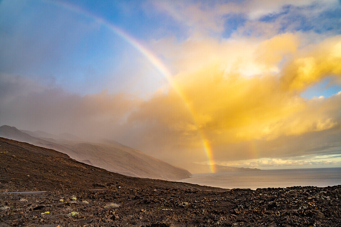 Regenbogen an der Halbinsel Punta de la Orchilla, El Hierro, kanarische Inseln, Spanien