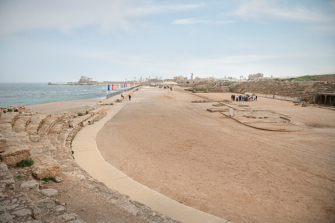 Hippodrom und Blick auf Alter Hafen, Antike Stadt Caesarea Maritima, Israel, Mittlerer Osten, Asien