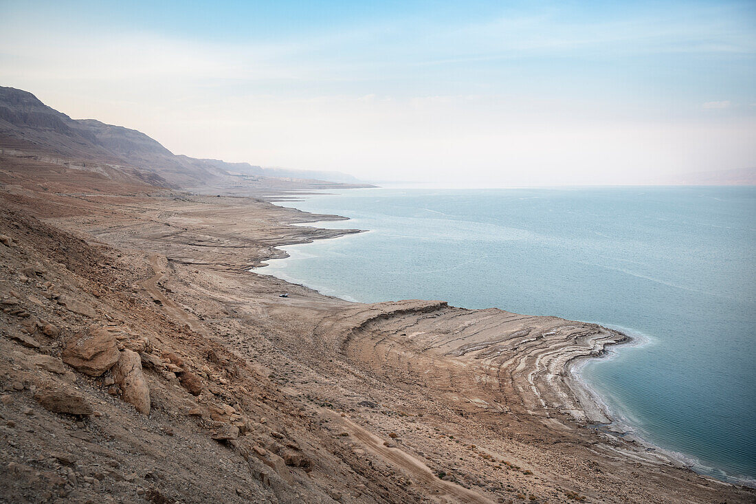 Küstenlandschaft mit Salzablagerungen, Totes Meer, Israel, Mittlerer Osten, Asien