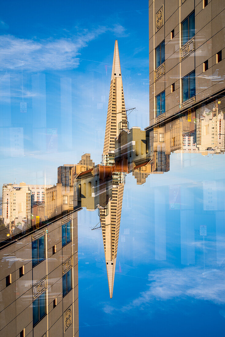 Doppelbelichtung des Finanzviertels von San Francisco mit dem Gebäude der Transamerica Pyramid.