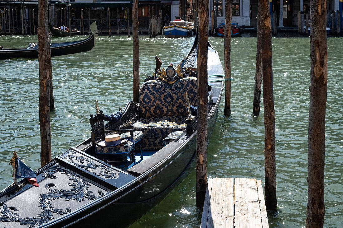 View of a gondola on the Grand Canal in Venice, Grand Canal, Venezia, Veneto, Italy, Europe