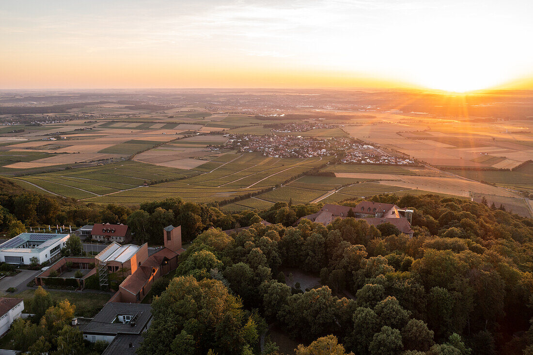 Sonnenuntergang am Schwanberg, Rödelsee, Kitzingen, Unterfranken, Franken, Bayern, Deutschland, Europa