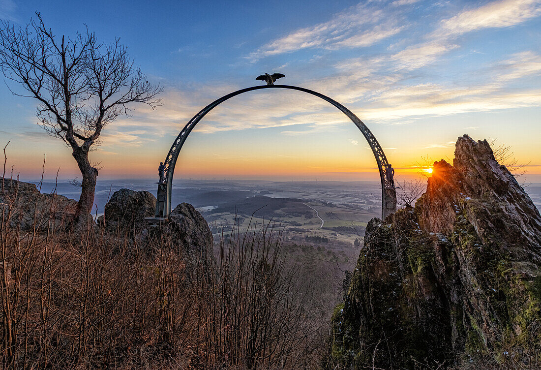 Sonnenaufgang am Adlerbogen, Donnersberg, Rheinland-Pfalz, Deutschland