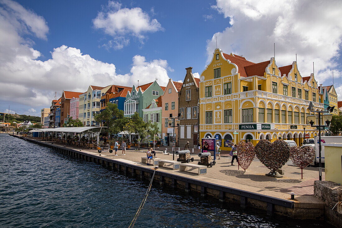 Niederländisch beeinflusste Architektur entlang der Handelskade Street in Punda, Willemstad, Curaçao, Niederländische Antillen, Karibik