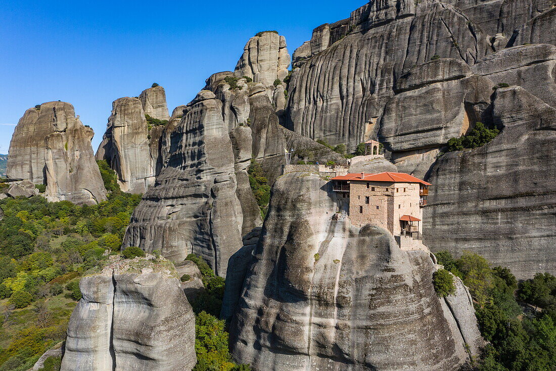 Luftaufnahme, Kloster St. Nikolaos Anapafsas (Agios Nikolaos Anapafsas) bei Meteora, Kastraki, Thessalien, Griechenland, Europa