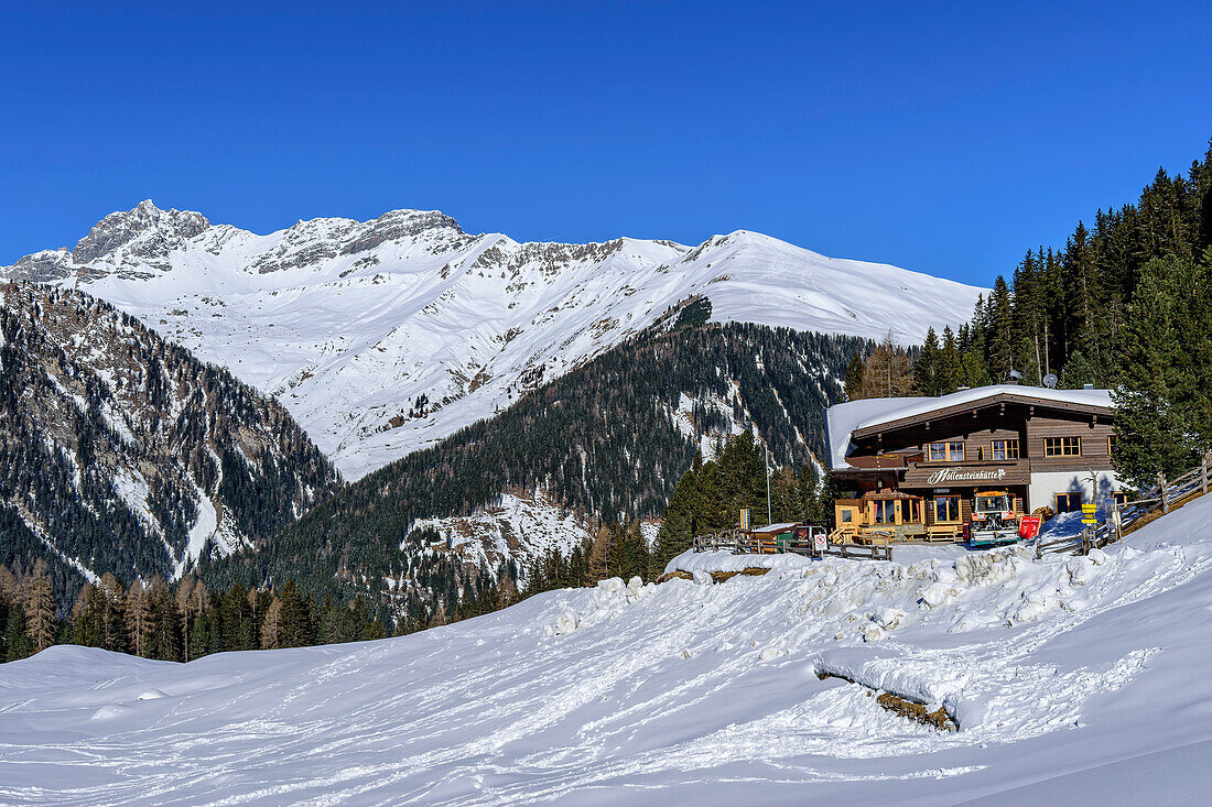 Höllensteinhütte mit Blick auf Tuxer Alpen, Höllensteinhütte, Tuxer Tal, Zillertaler Alpen, Tirol, Österreich