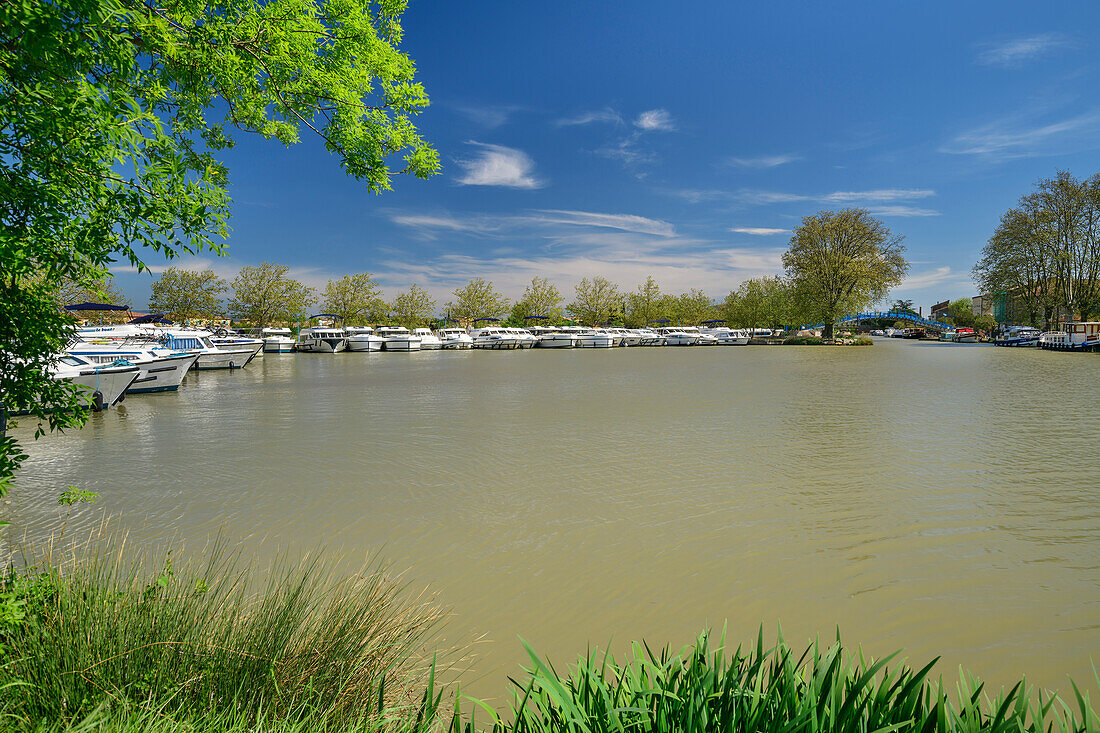 Lac de Jouarres near Homps, Canal du Midi, UNESCO World Heritage Canal du Midi, Occitania, France