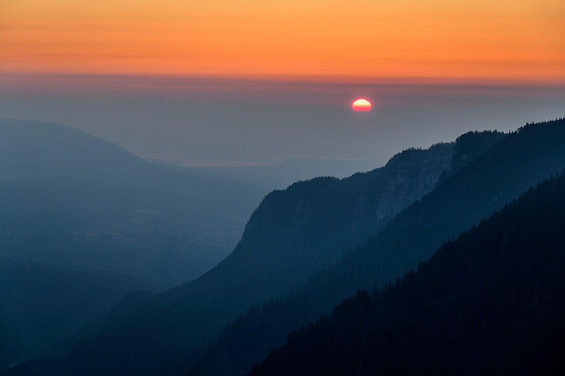Sonnenaufgang vom Creux du Van, Schweizer Jura, Neuenburg, Schweiz