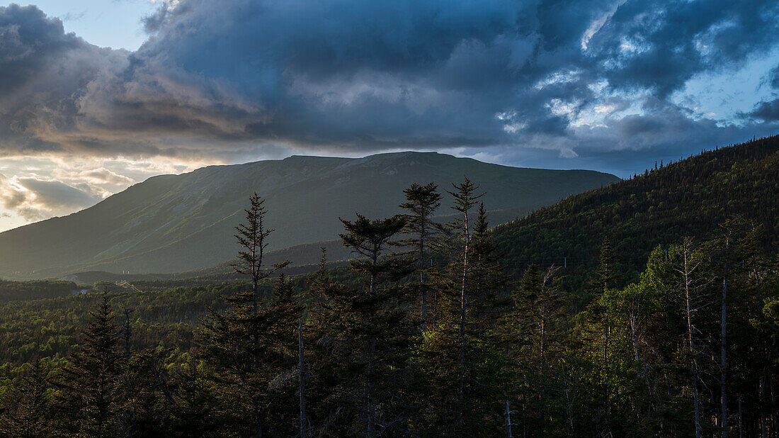 Canada, Labrador, Newfoundland, Mountain landscape in Gros Morne National Park