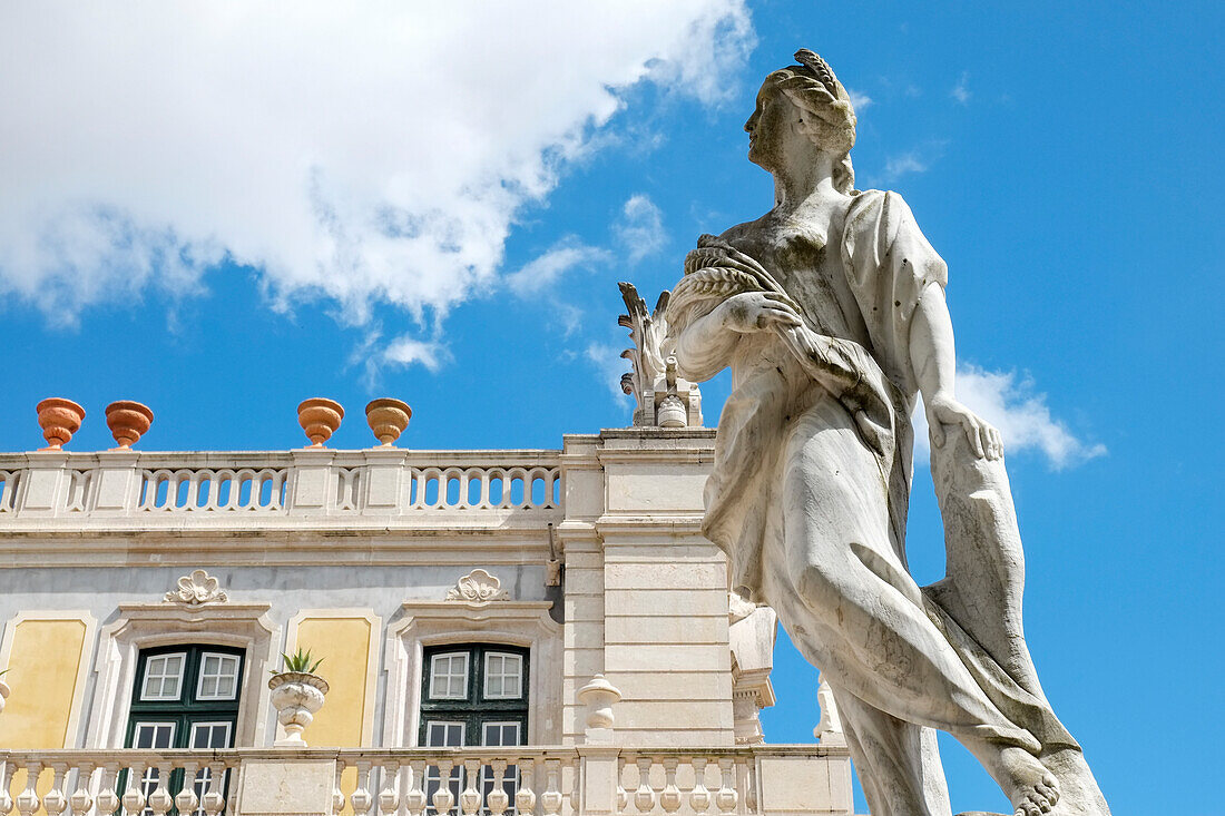 Portugal, Lissabon, Statue außerhalb des Königspalastes
