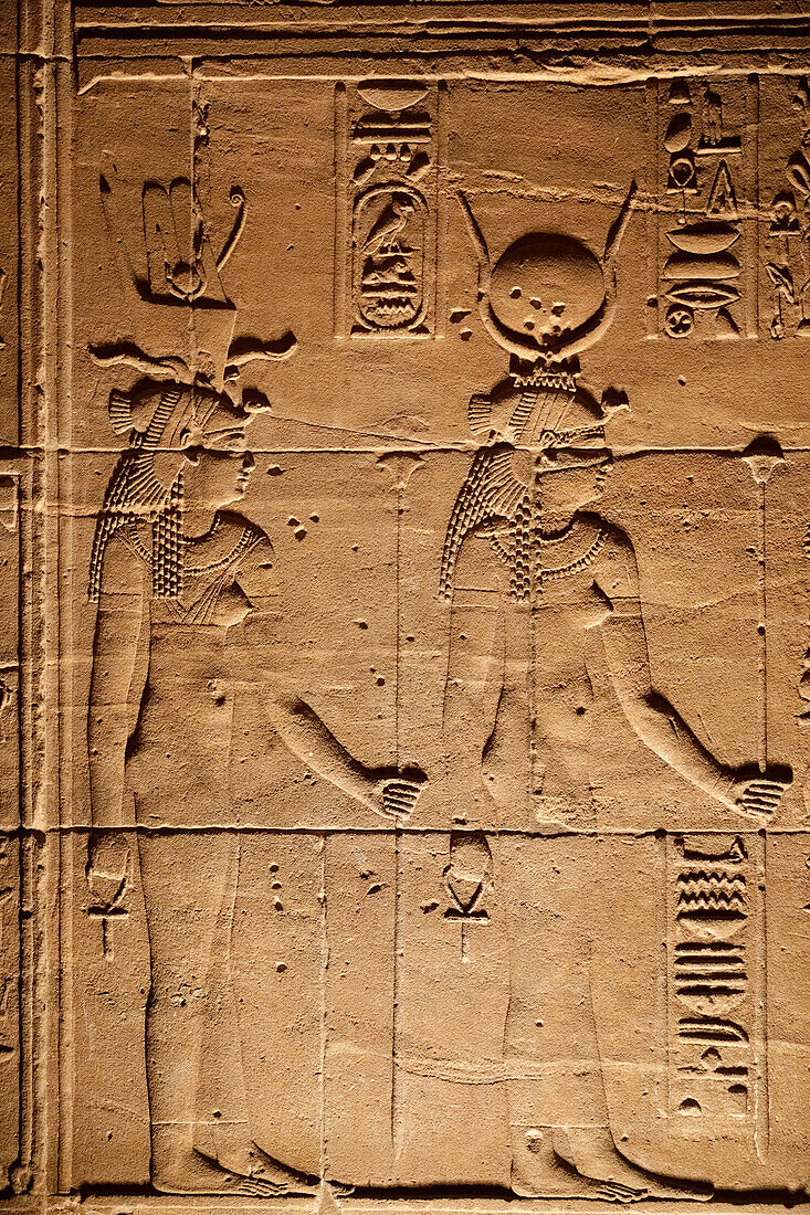 Ägypten, Insel Philea, Nahaufnahme des Flachreliefs im Tempel der Isis
