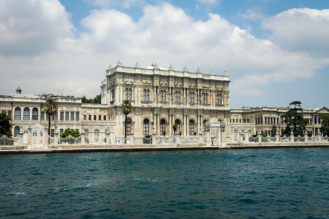 Türkei, Istanbul, Fassade des Palastes am Bosporus
