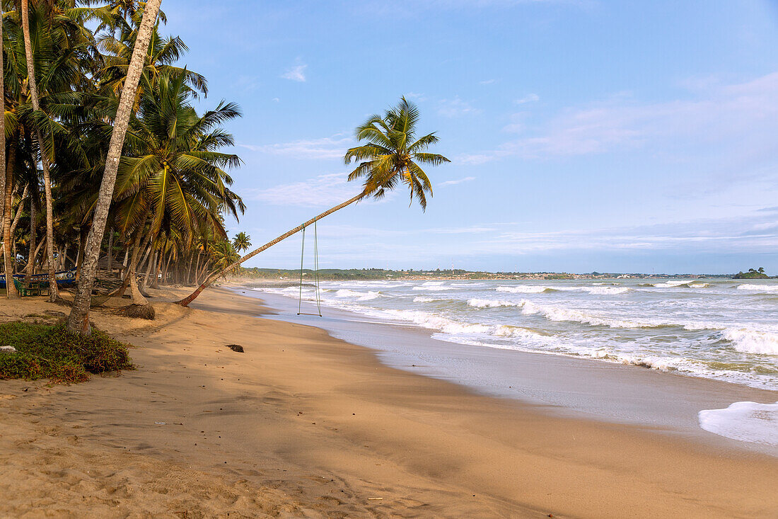 Ankobra Beach mit Blick auf Axim an der Goldküste in der Western Region im Westen von Ghana in Westafrika
