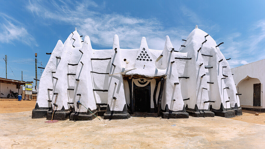 Larabanga Mosque,  Nordseite mit Eingang des Ortsvorstands, in der Savannah Region im Norden von Ghana in Westafrika